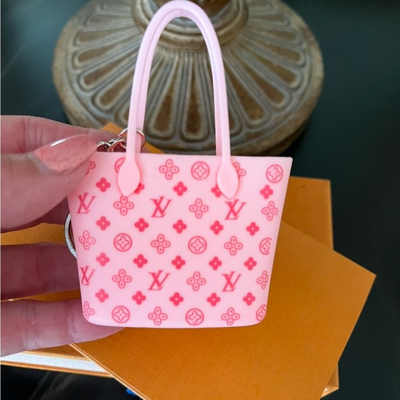 Fashion Keychains - Picture 3 of 11